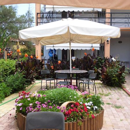 Kostas Apartments & Studios Agios Georgios Pagon Buitenkant foto