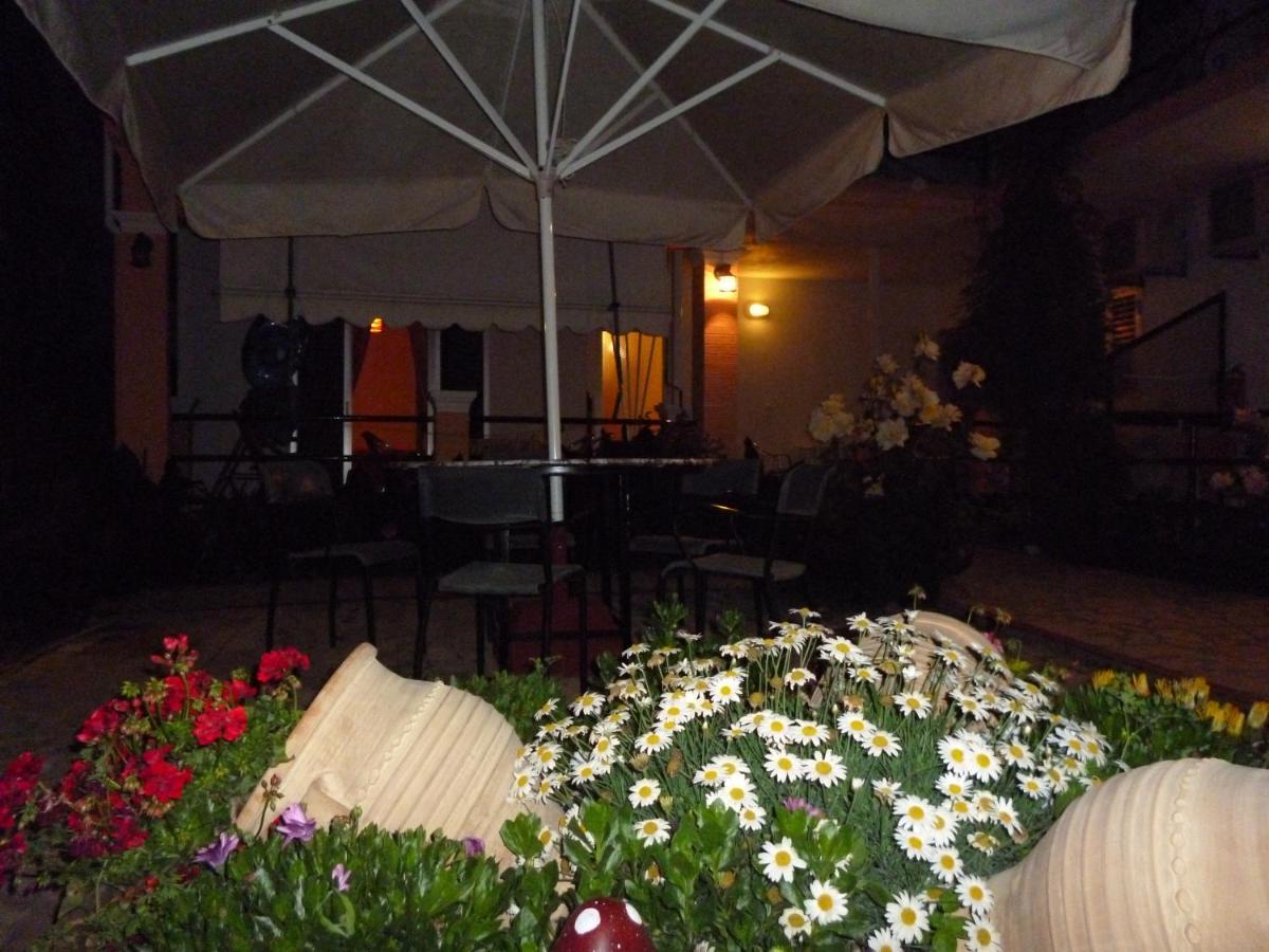 Kostas Apartments & Studios Agios Georgios Pagon Buitenkant foto