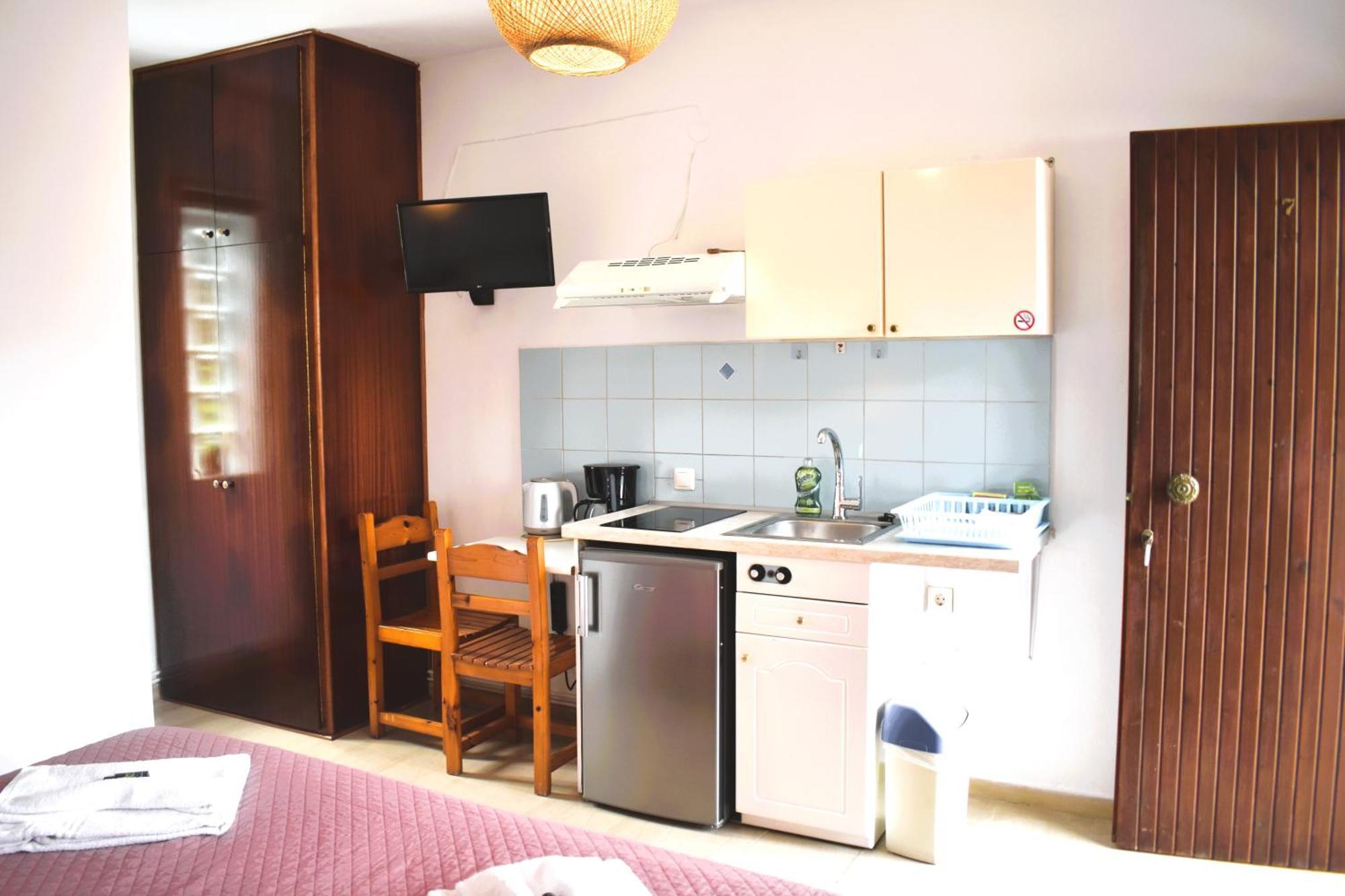Kostas Apartments & Studios Agios Georgios Pagon Buitenkant foto