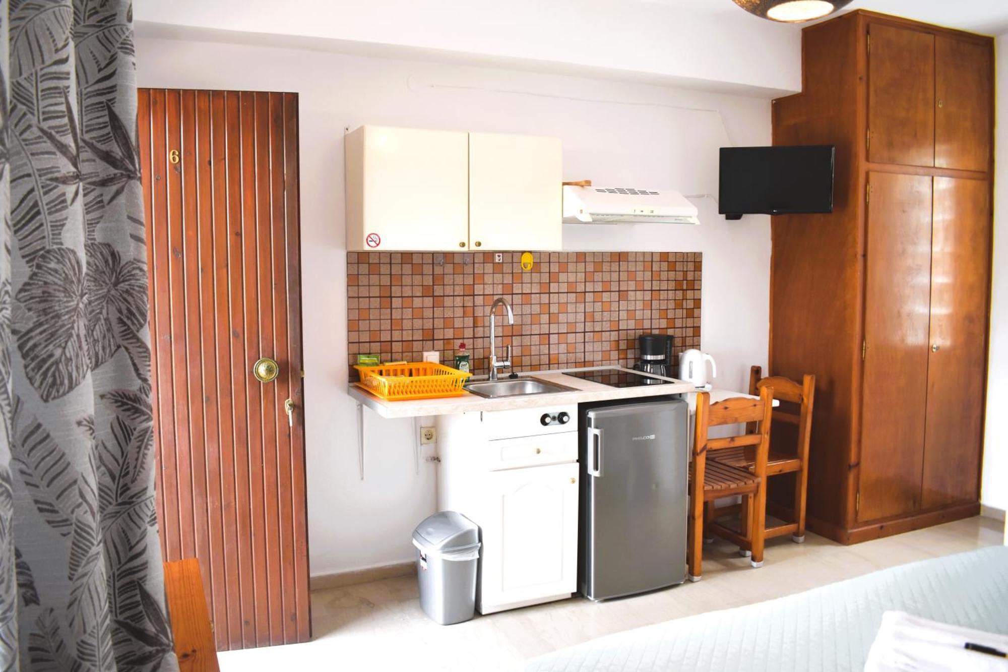 Kostas Apartments & Studios Agios Georgios Pagon Buitenkant foto
