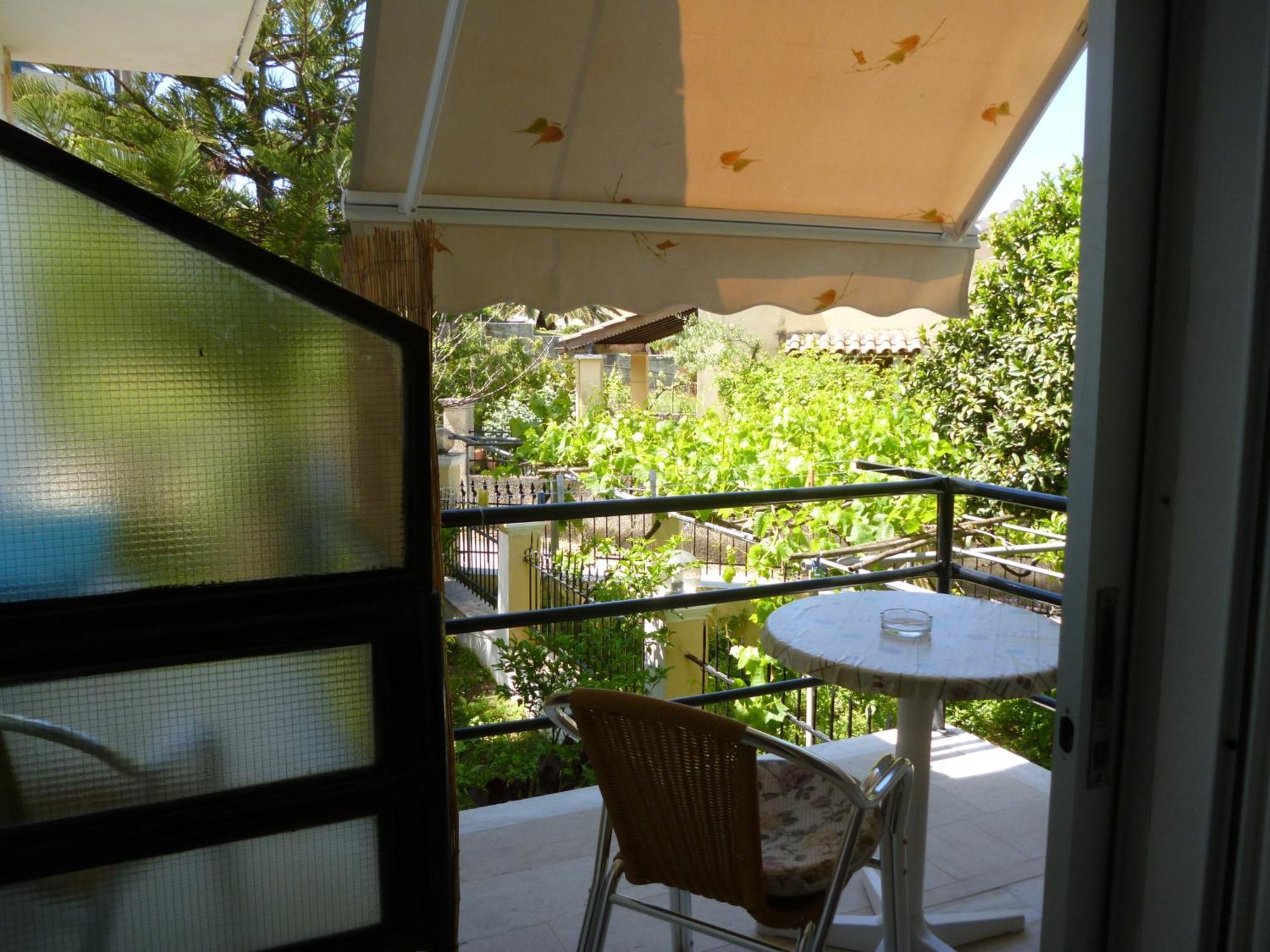 Kostas Apartments & Studios Agios Georgios Pagon Buitenkant foto