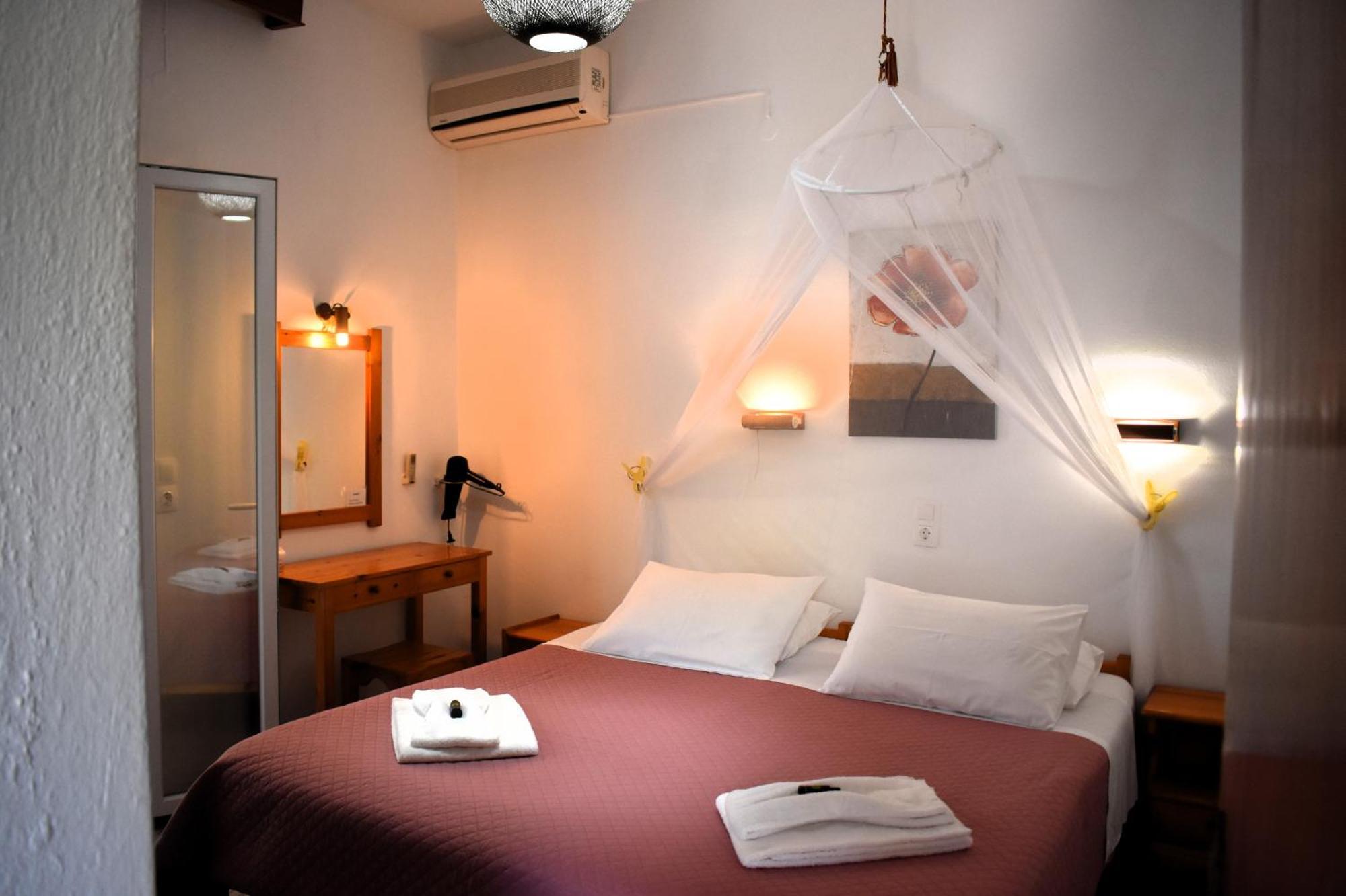Kostas Apartments & Studios Agios Georgios Pagon Buitenkant foto