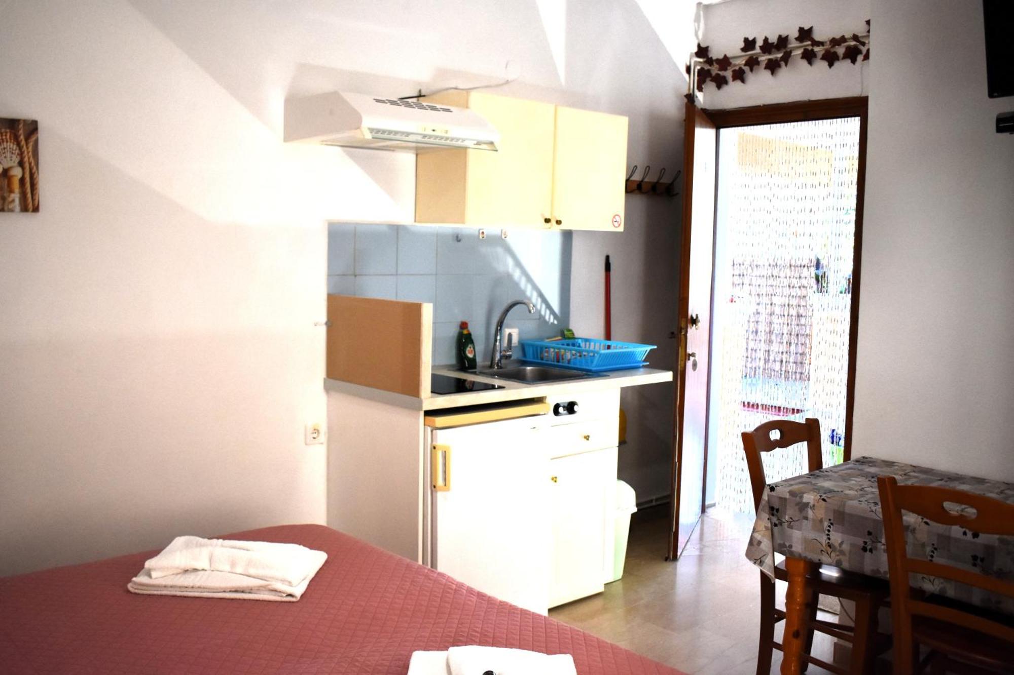 Kostas Apartments & Studios Agios Georgios Pagon Buitenkant foto
