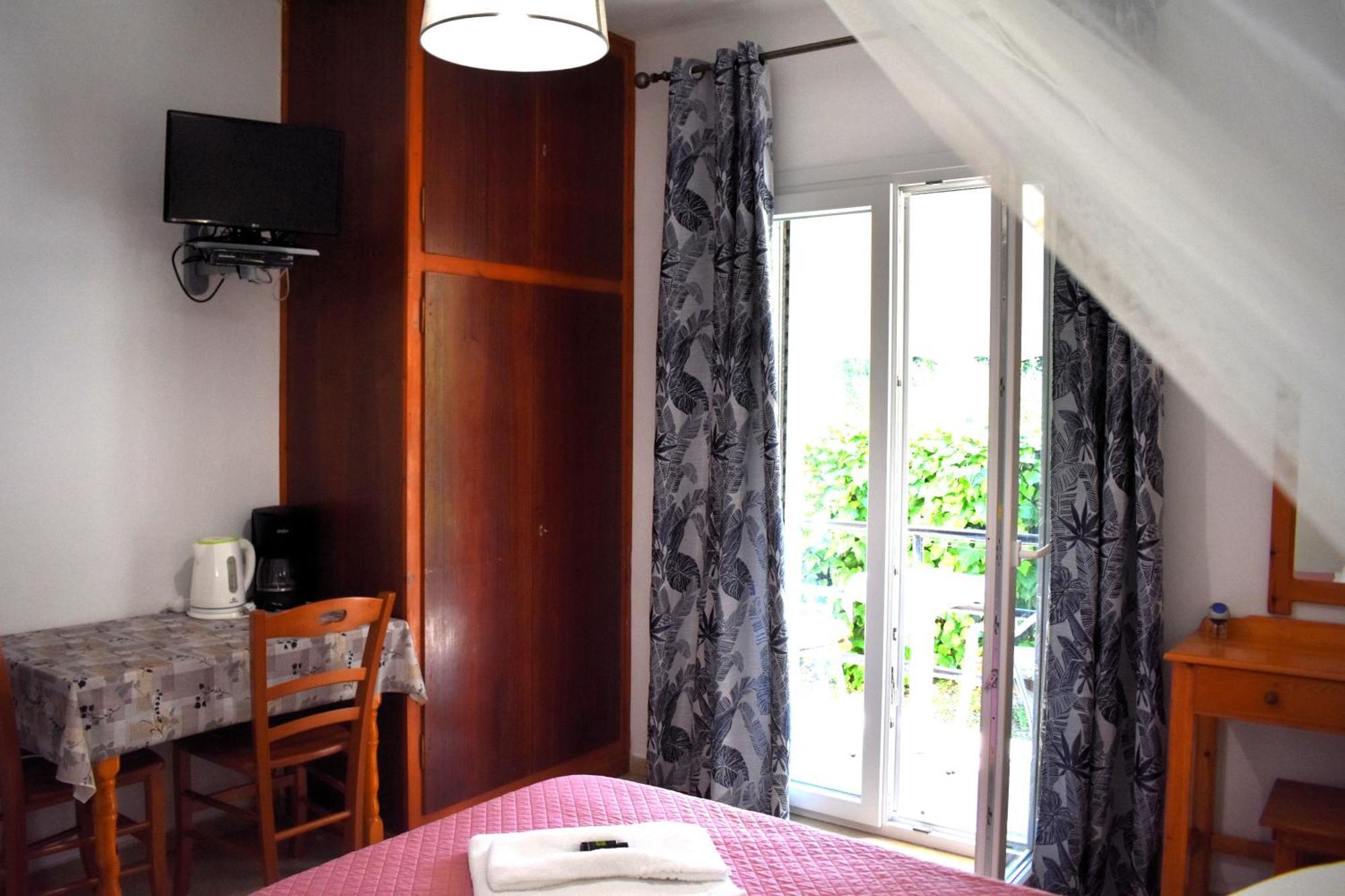 Kostas Apartments & Studios Agios Georgios Pagon Buitenkant foto