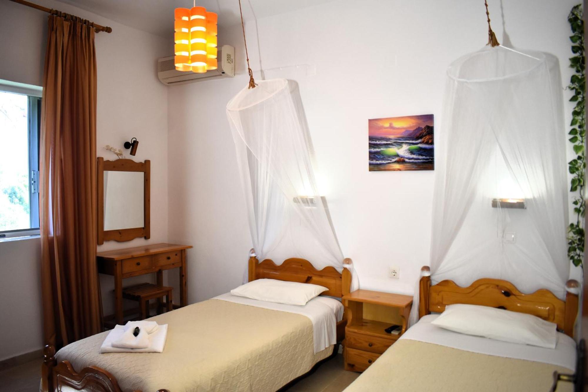 Kostas Apartments & Studios Agios Georgios Pagon Buitenkant foto