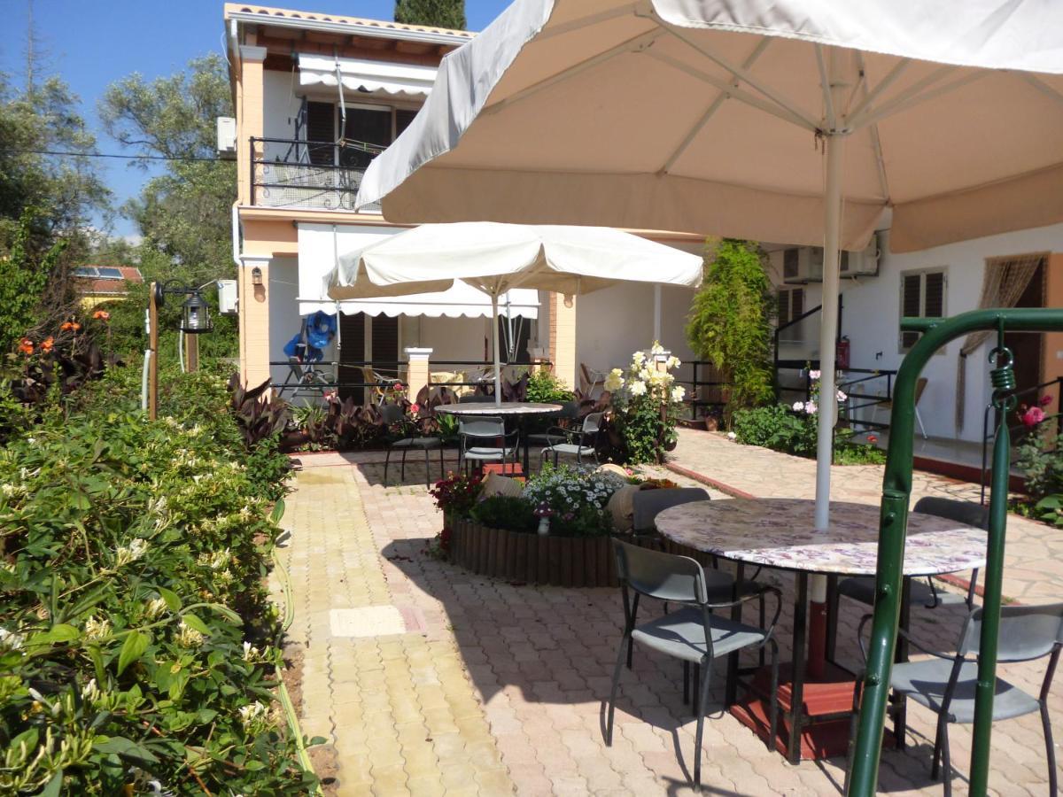 Kostas Apartments & Studios Agios Georgios Pagon Buitenkant foto