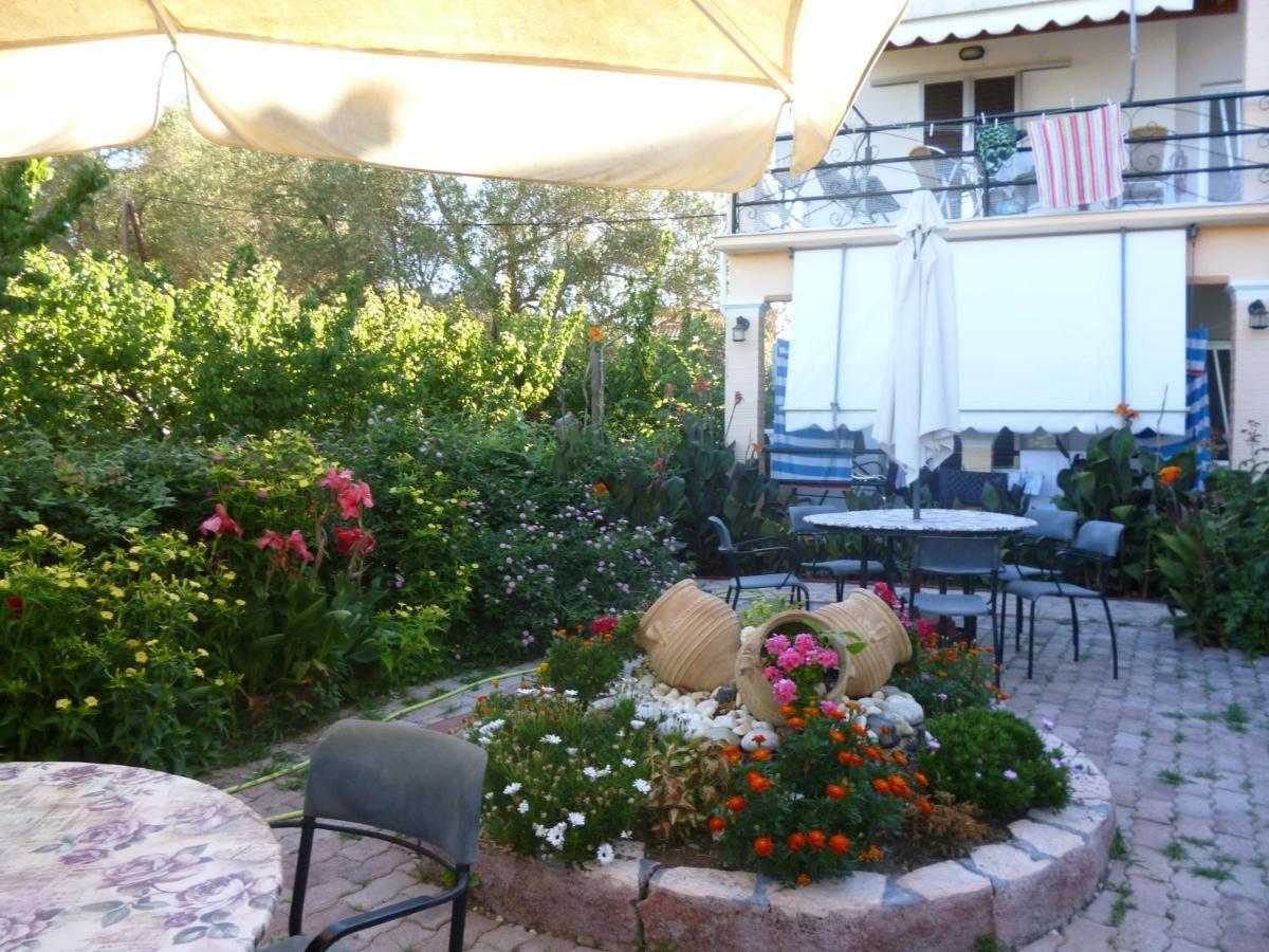 Kostas Apartments & Studios Agios Georgios Pagon Buitenkant foto