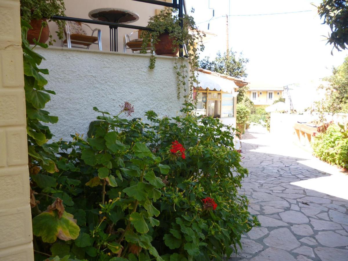 Kostas Apartments & Studios Agios Georgios Pagon Buitenkant foto
