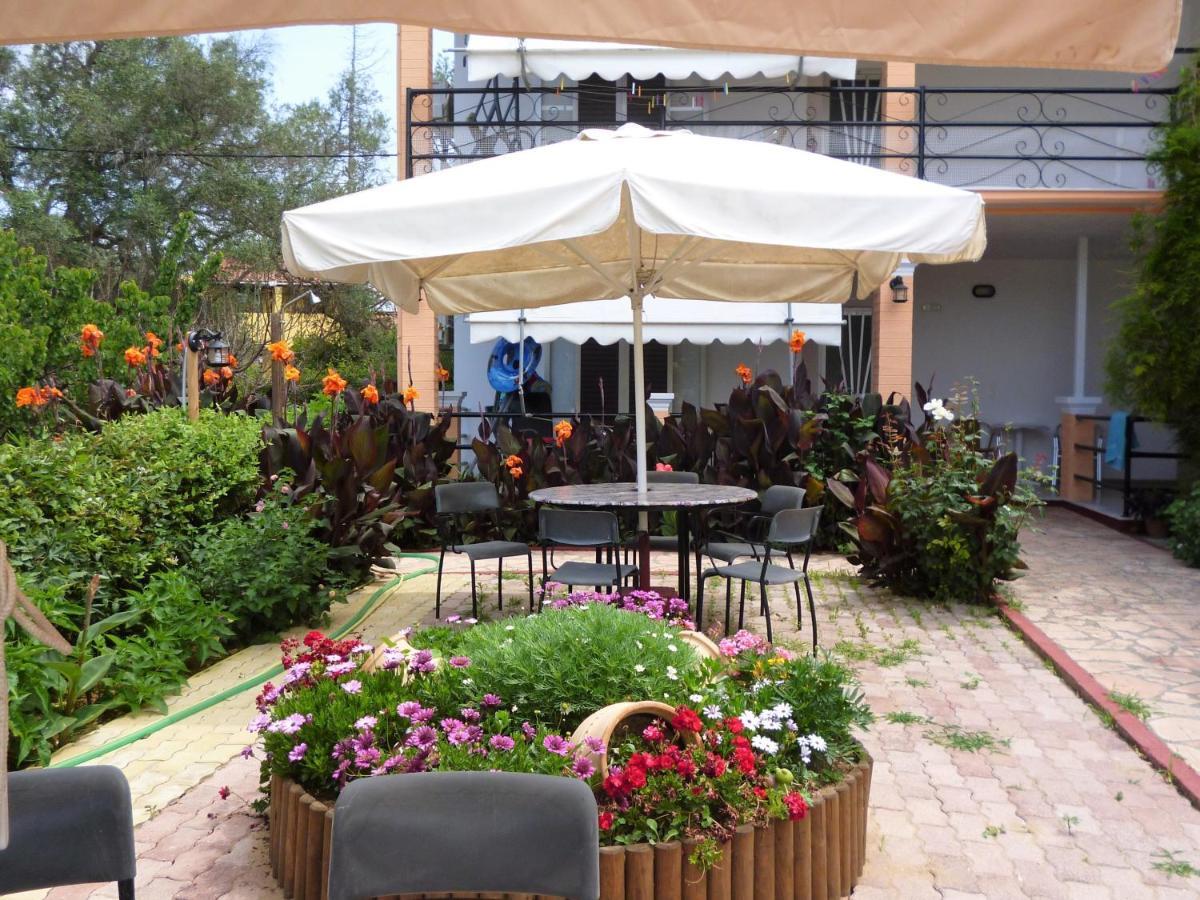 Kostas Apartments & Studios Agios Georgios Pagon Buitenkant foto