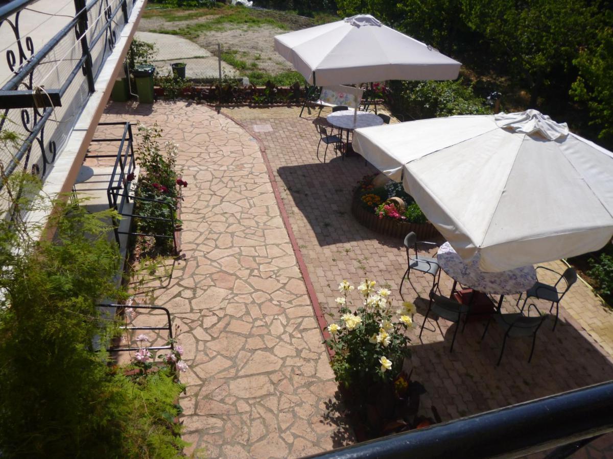 Kostas Apartments & Studios Agios Georgios Pagon Buitenkant foto