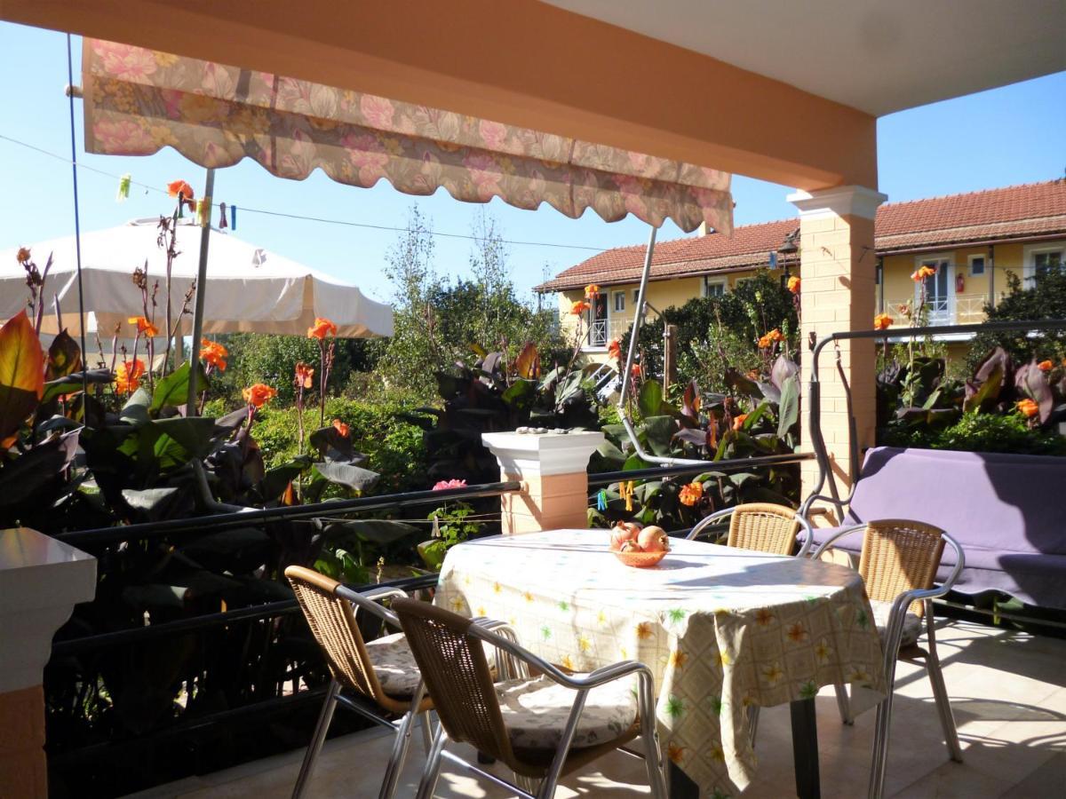 Kostas Apartments & Studios Agios Georgios Pagon Buitenkant foto