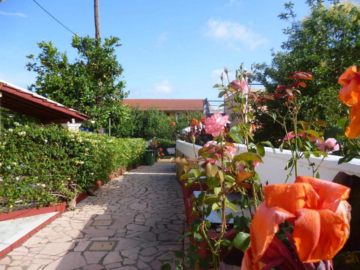 Kostas Apartments & Studios Agios Georgios Pagon Buitenkant foto