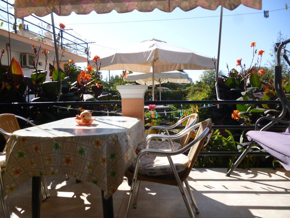 Kostas Apartments & Studios Agios Georgios Pagon Buitenkant foto