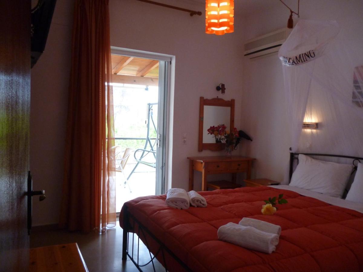 Kostas Apartments & Studios Agios Georgios Pagon Buitenkant foto