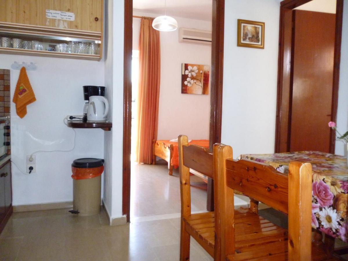 Kostas Apartments & Studios Agios Georgios Pagon Buitenkant foto