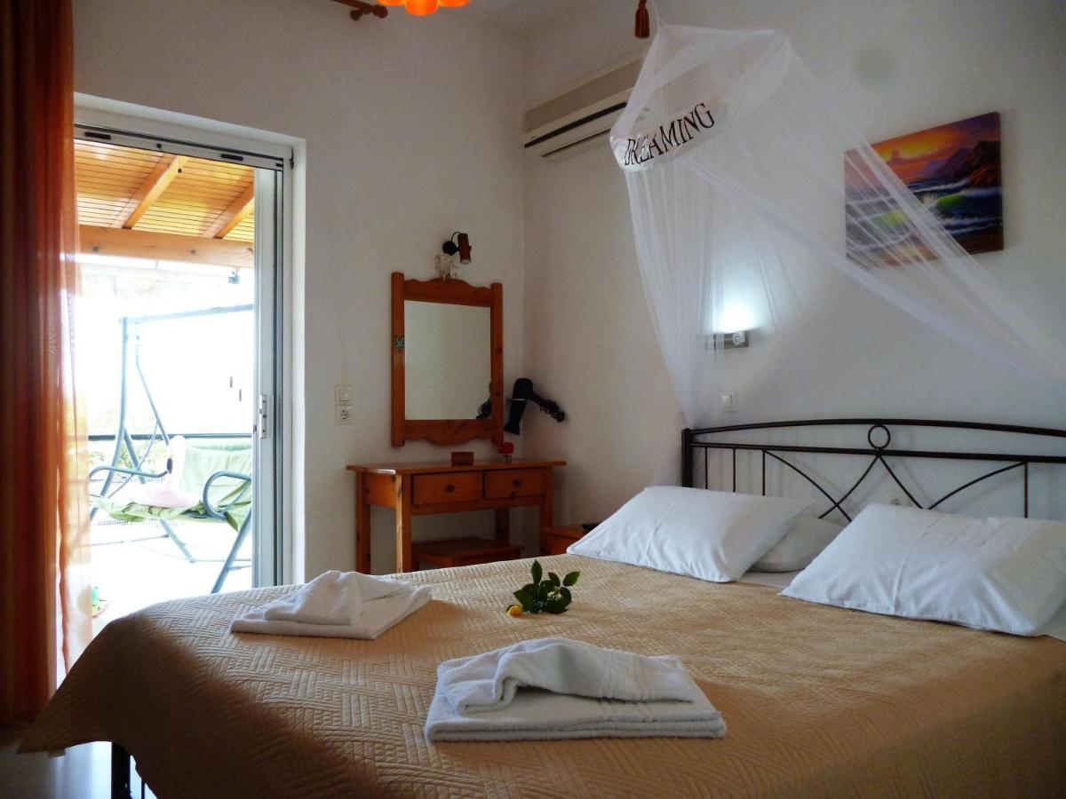 Kostas Apartments & Studios Agios Georgios Pagon Buitenkant foto