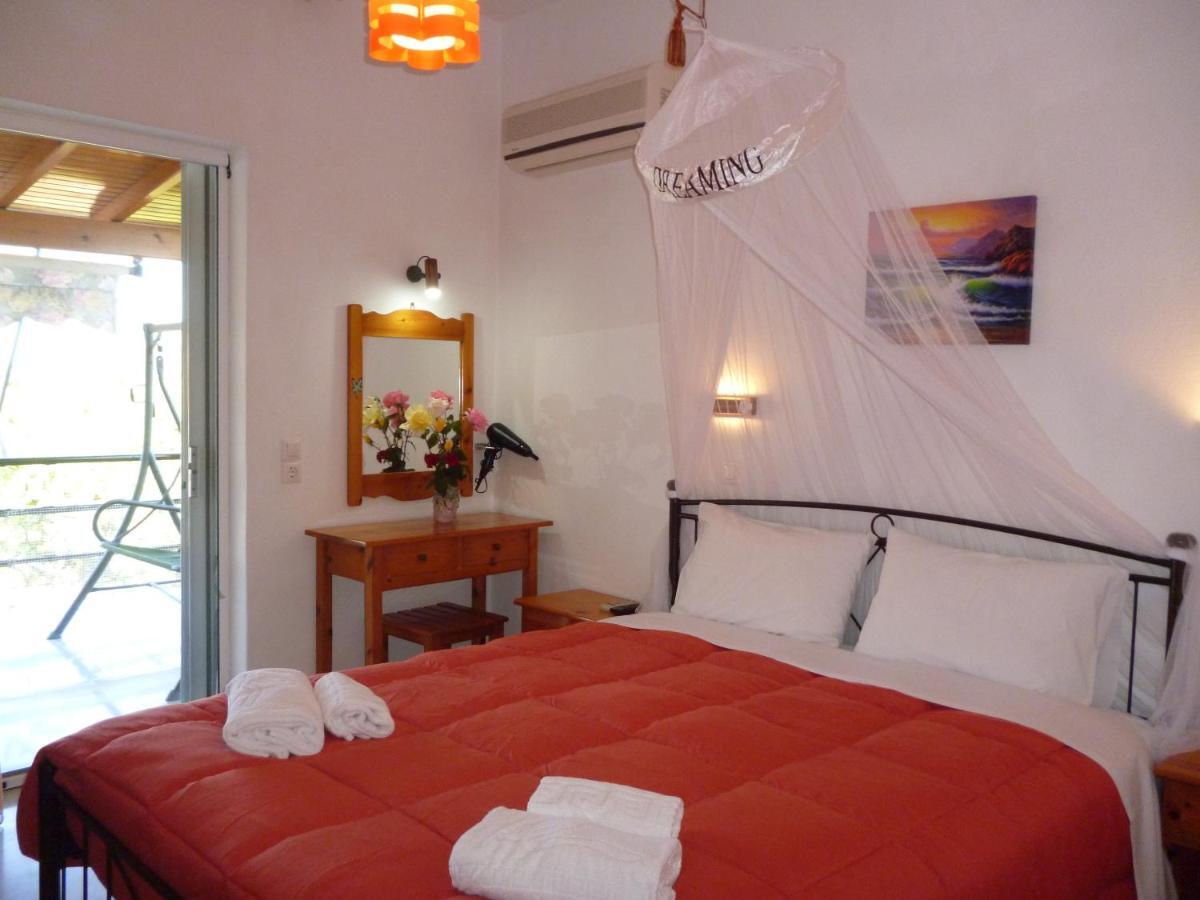 Kostas Apartments & Studios Agios Georgios Pagon Buitenkant foto