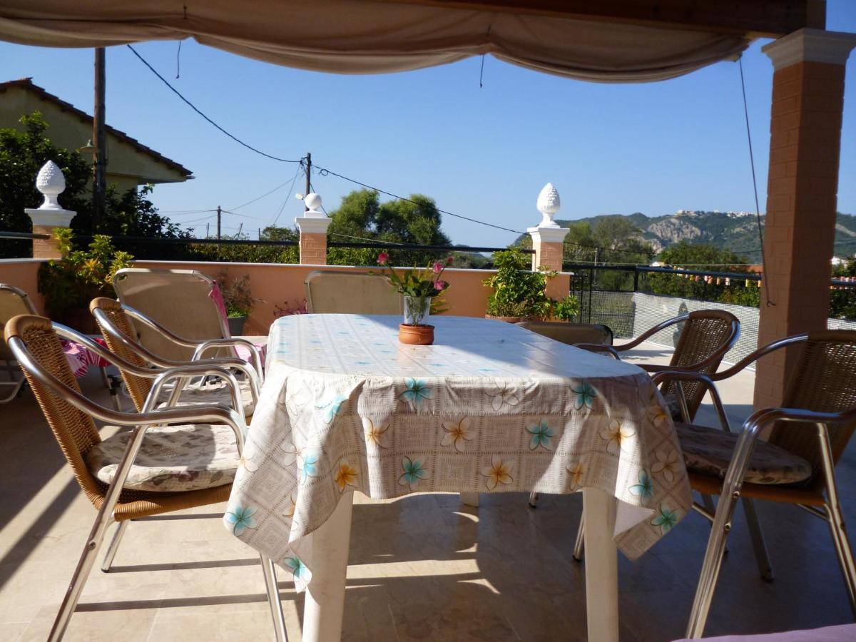 Kostas Apartments & Studios Agios Georgios Pagon Buitenkant foto
